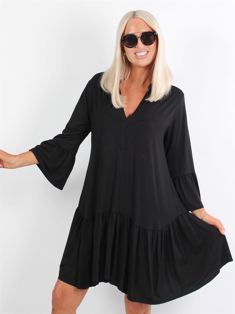 Pauline - Klänning med v-ringning och liten volangkjol